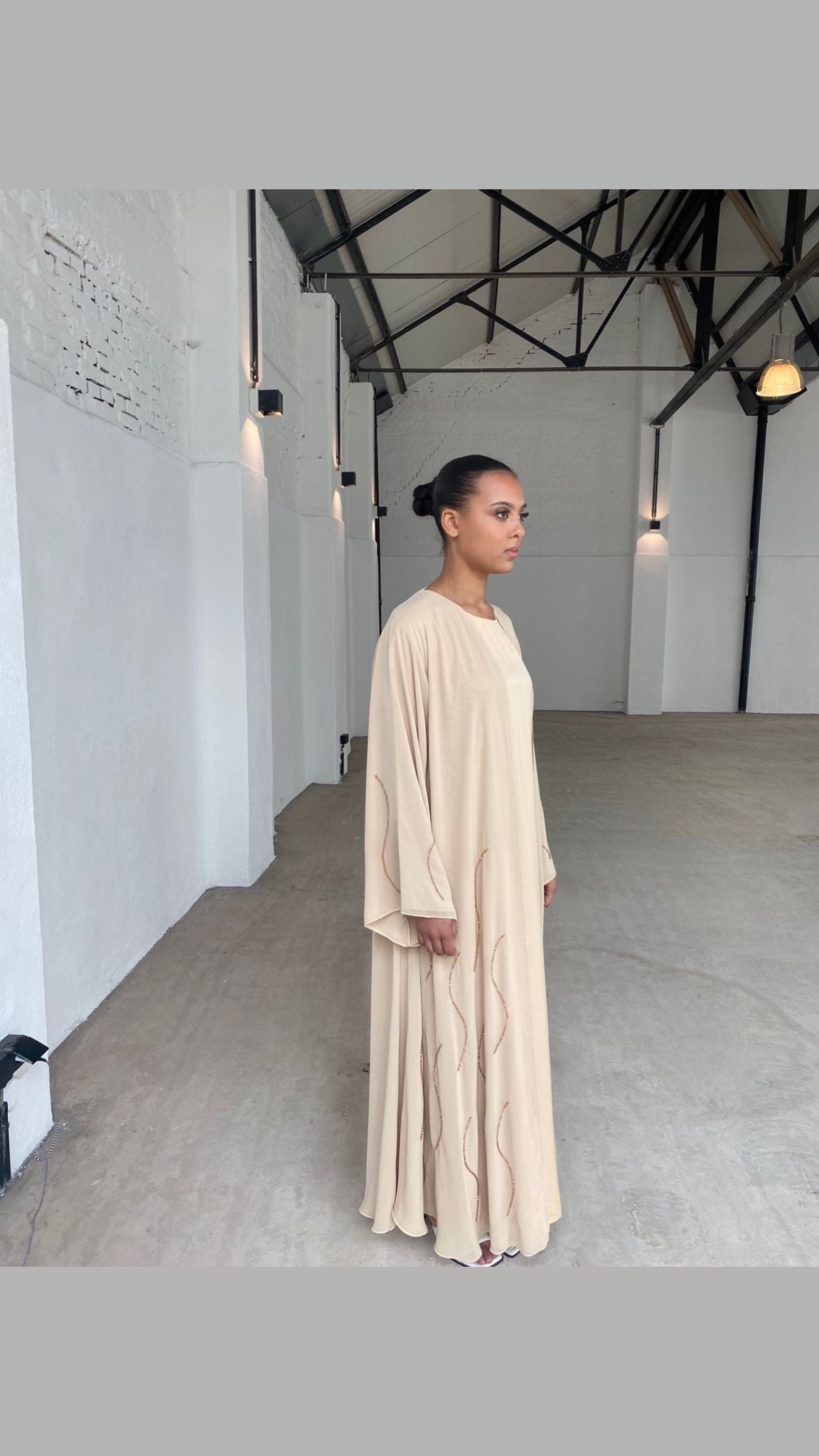 ABAYA / DARK BEIGE